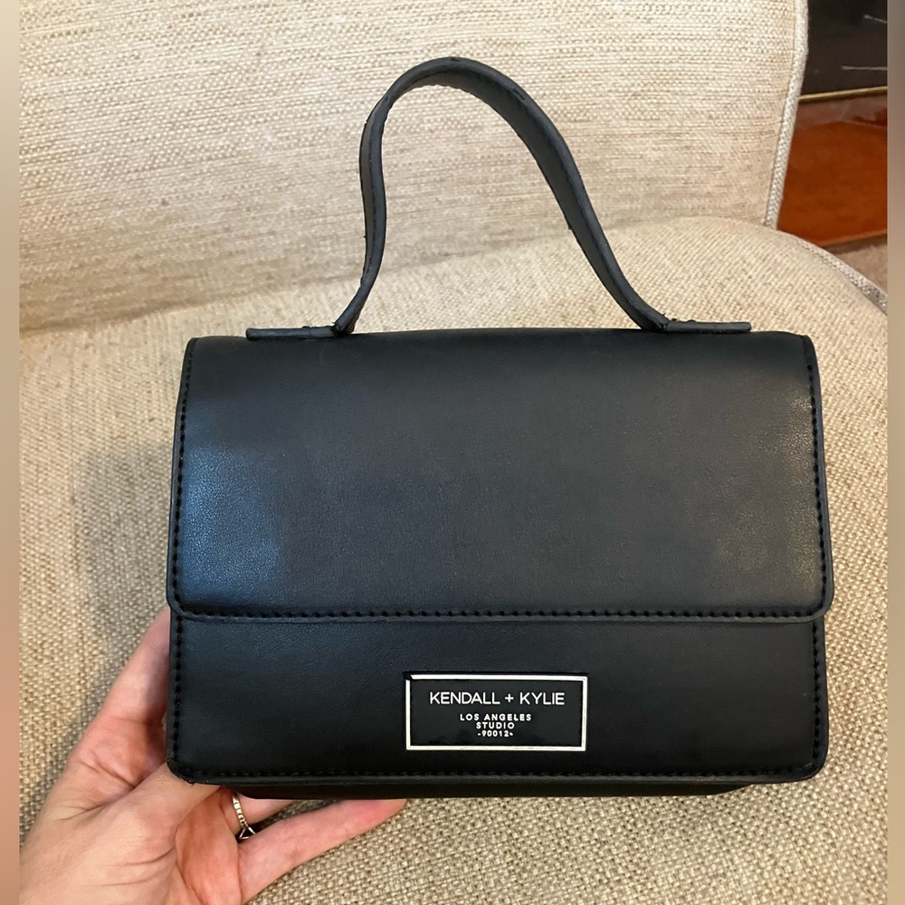 Kendall and Kylie small black leather purse with chain - Picture 2 of 5